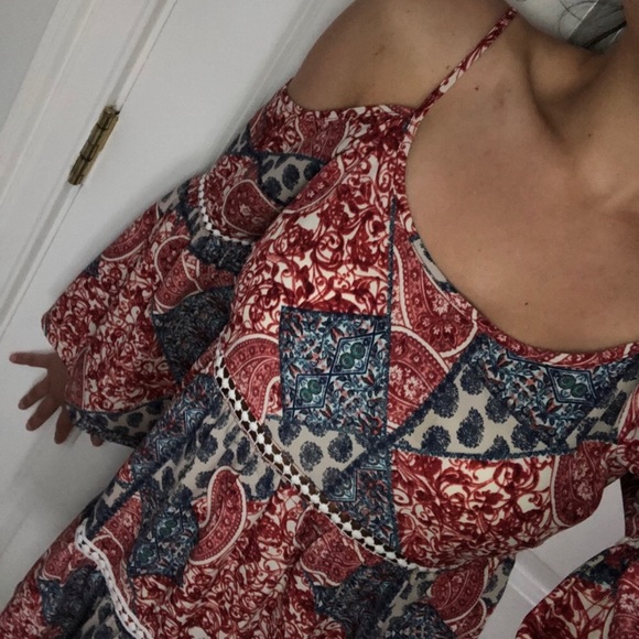 Design Lab Paisley Print Cold Shoulder Bell Sleeve Boho Dress Red Blue White XS - Picture 3 of 4